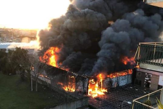 napoli maxi incendio in una fabbrica di casoria protezione civile il giornale della